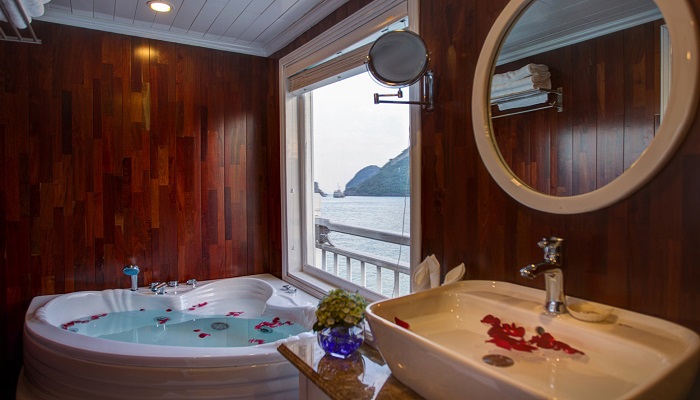 signature-royal-cruise-bath-room